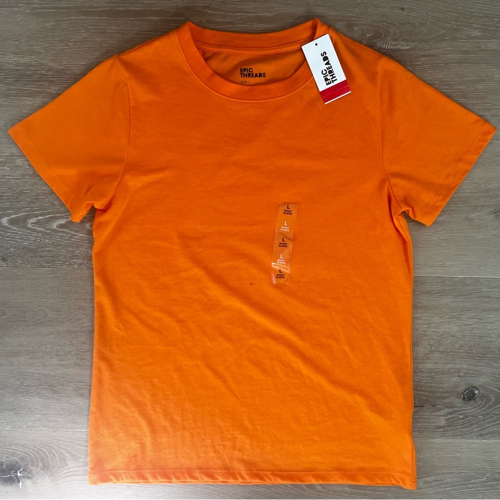 NWT Epic Threads Tee